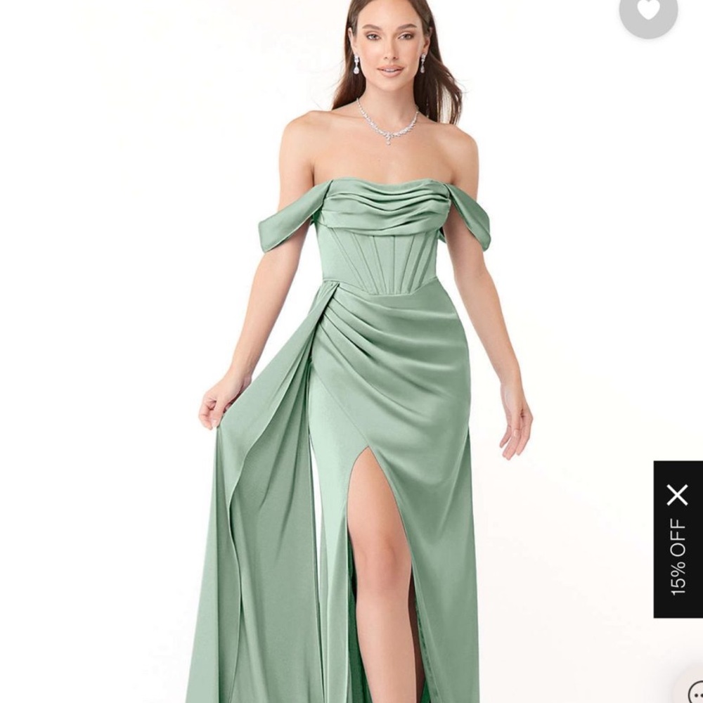 Elegant Green Off-Shoulder Evening Dress